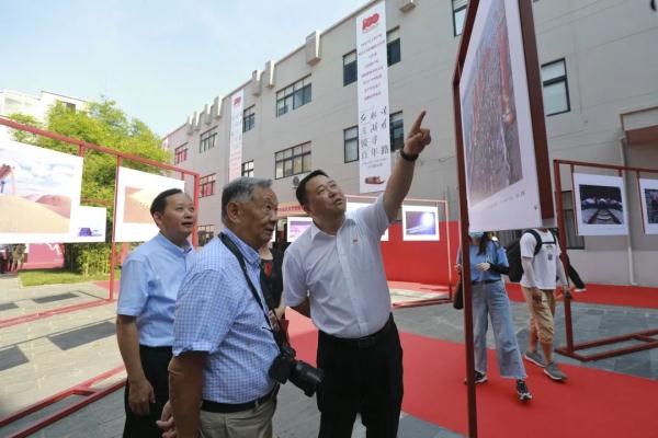 叩问初心、致敬历史!“红船颂 南湖情”镜寻百年路全国摄影展在南湖畔开幕! 叩问初心、致敬历史!“红船颂 南湖情”镜寻百年路全国摄影展在南湖畔开幕!