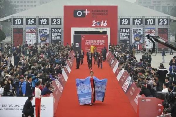 我与摄影周的故事 | “摄影收藏展”策展人 蔡元 我与摄影周的故事 | “摄影收藏展”策展人 蔡元
