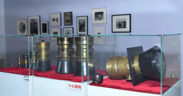 我与摄影周的故事 | “摄影收藏展”策展人 蔡元 我与摄影周的故事 | “摄影收藏展”策展人 蔡元